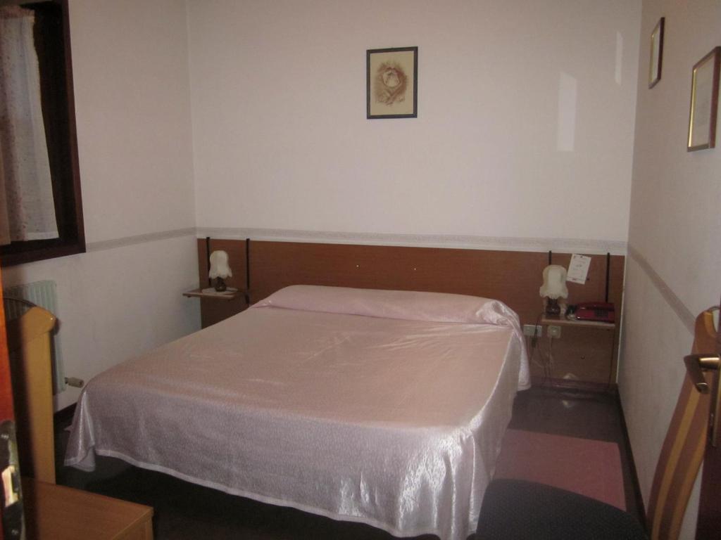 Moggio Udinese Albergo Leon Bianco الغرفة الصورة