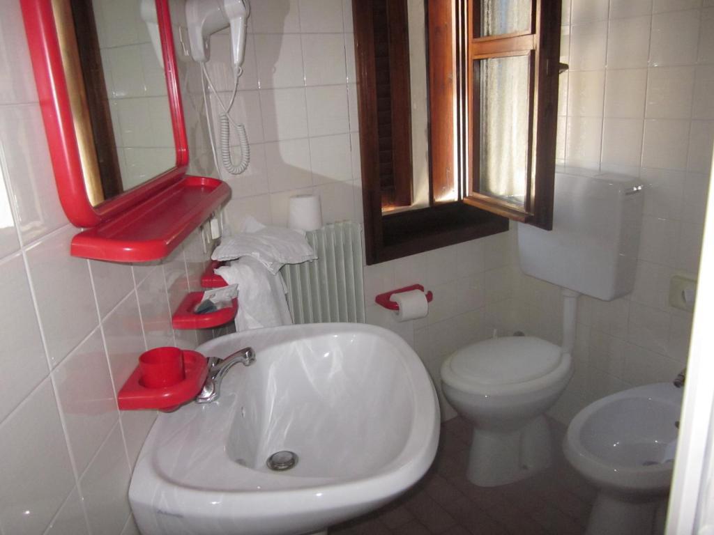 Moggio Udinese Albergo Leon Bianco الغرفة الصورة